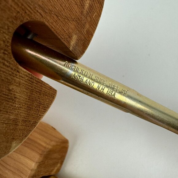 Vtg Cedar Wood Medium Size Shoe Tree Shape Moisture Absorber Executive Imperials - Picture 9 of 11